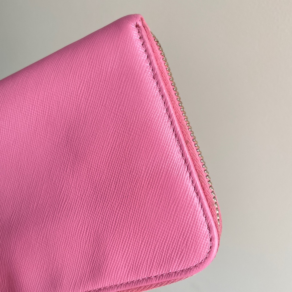 Authentic Prada Saffiano zippy wallet - Picture 10 of 16